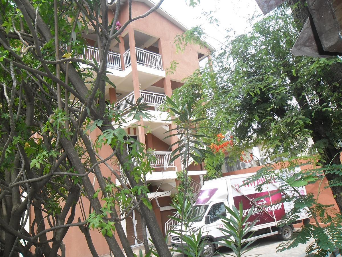 Hotel Vivi Palace Matadi Exterior foto